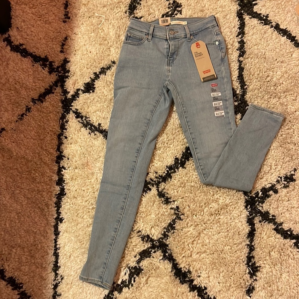 light colored levis jeans
